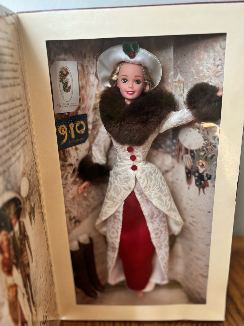 BARBIE 1995 Hallmark Special Edition Holiday Memories Barbie Doll